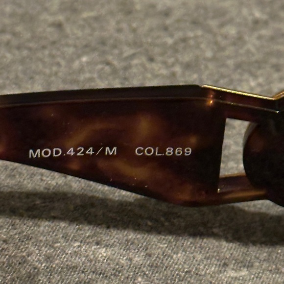 Versace Sunglasses 90's fabulous .like new - Picture 5 of 6